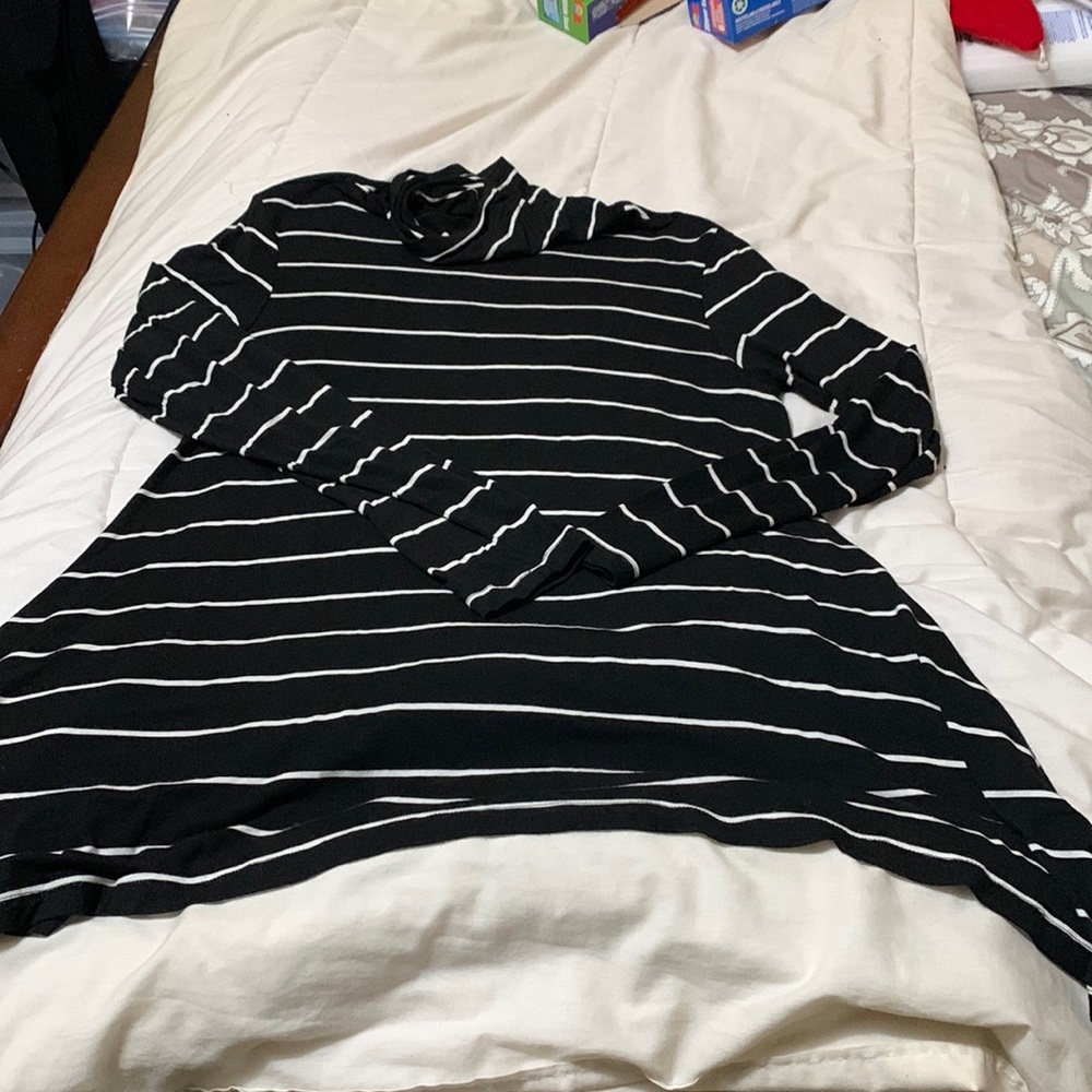 Larry Levine turtle neck top